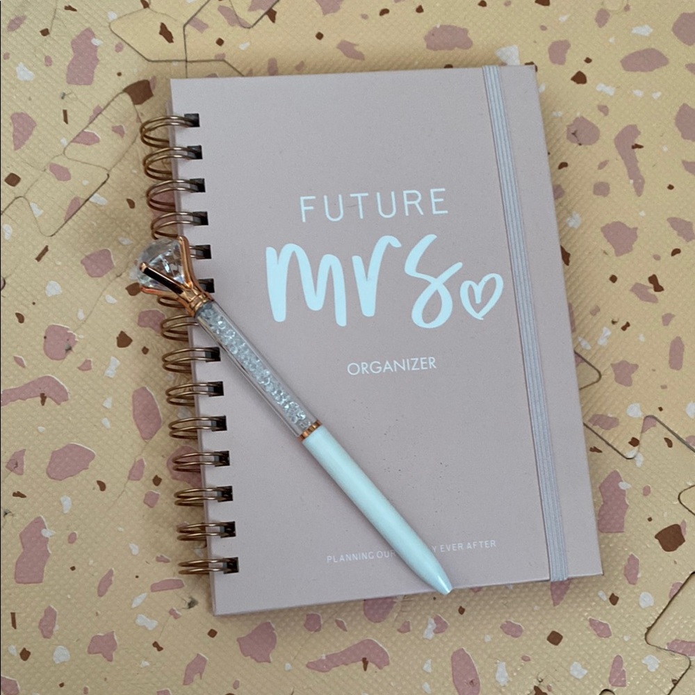 Future Mrs Organizer with Pen